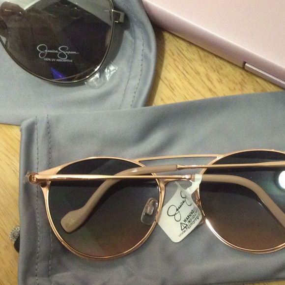 ❤️PRETTY J.S. SUNGLASSES❤️ - Picture 4 of 10